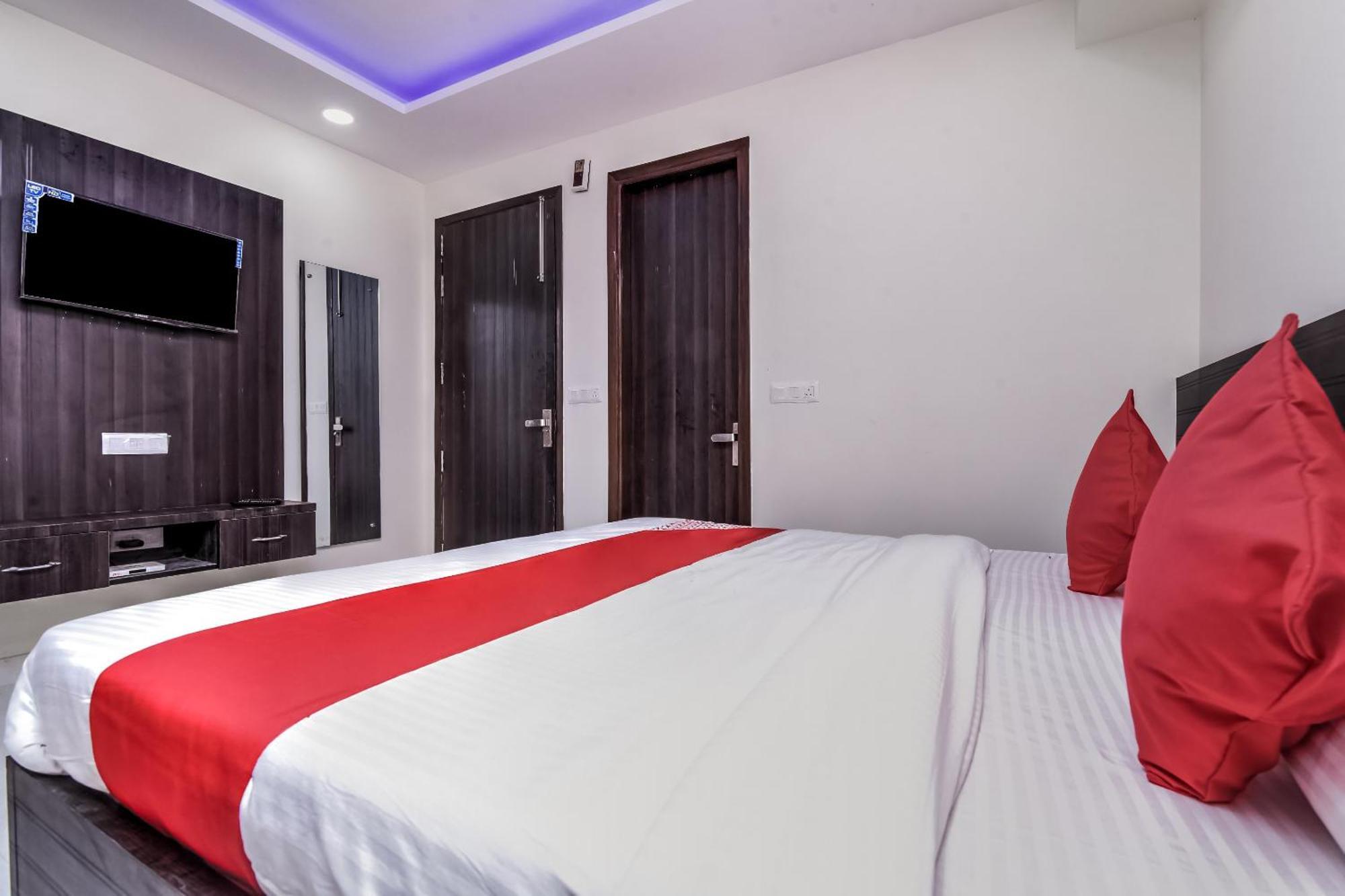 Hotel Aerostar Gold - Opposite Max Healthcare 델리 외부 사진