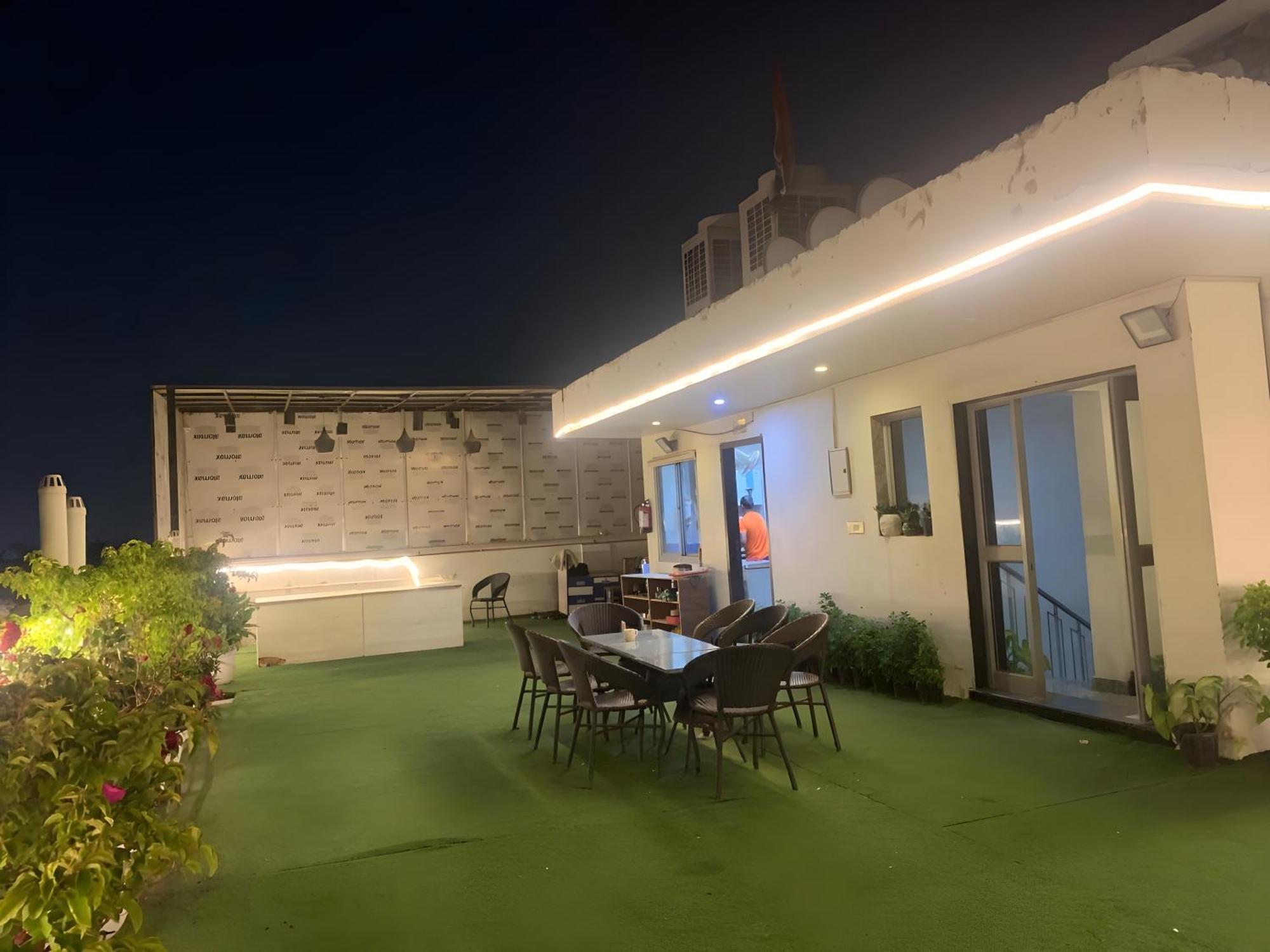 Hotel Aerostar Gold - Opposite Max Healthcare 델리 외부 사진