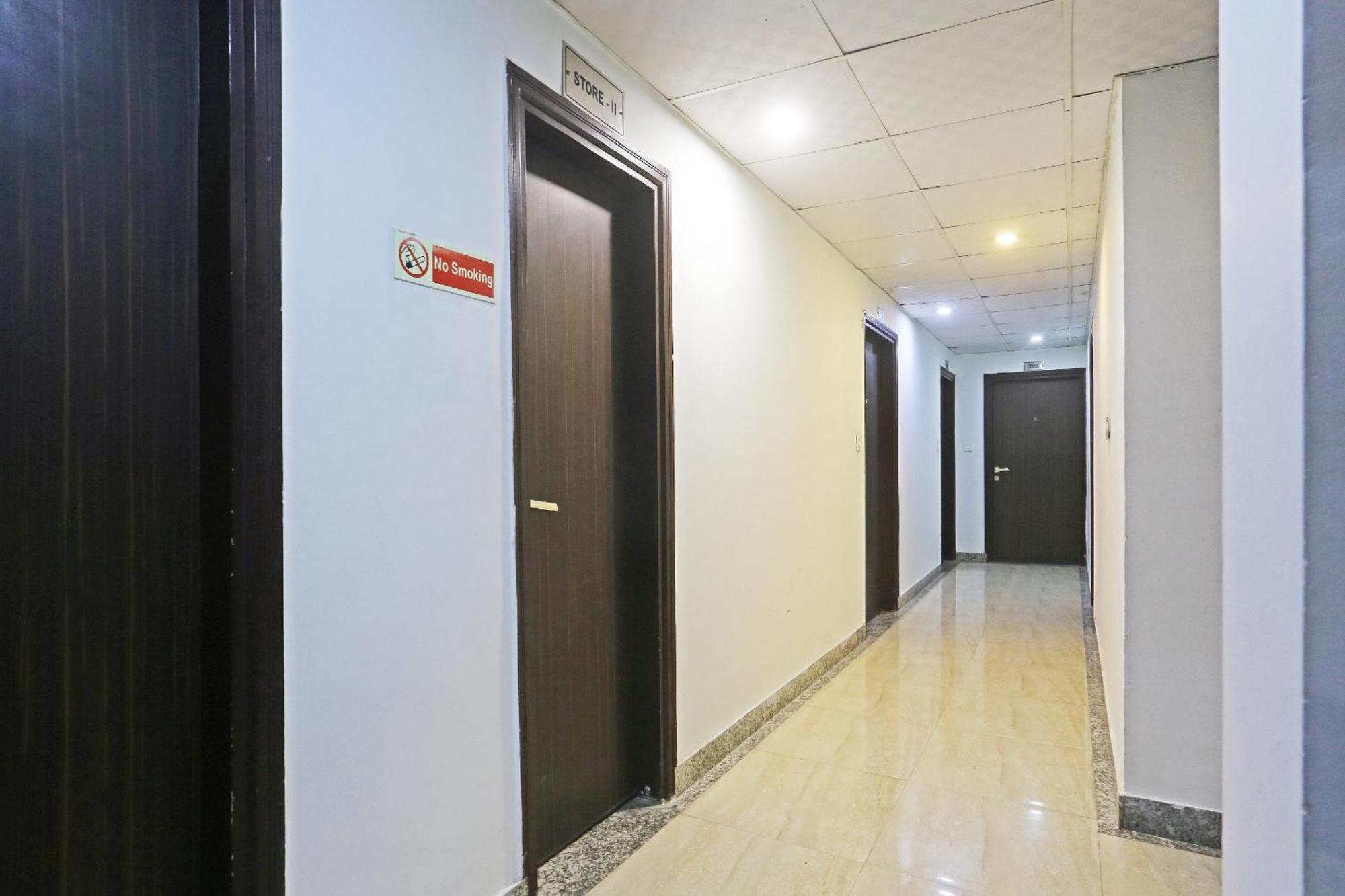 Hotel Aerostar Gold - Opposite Max Healthcare 델리 외부 사진