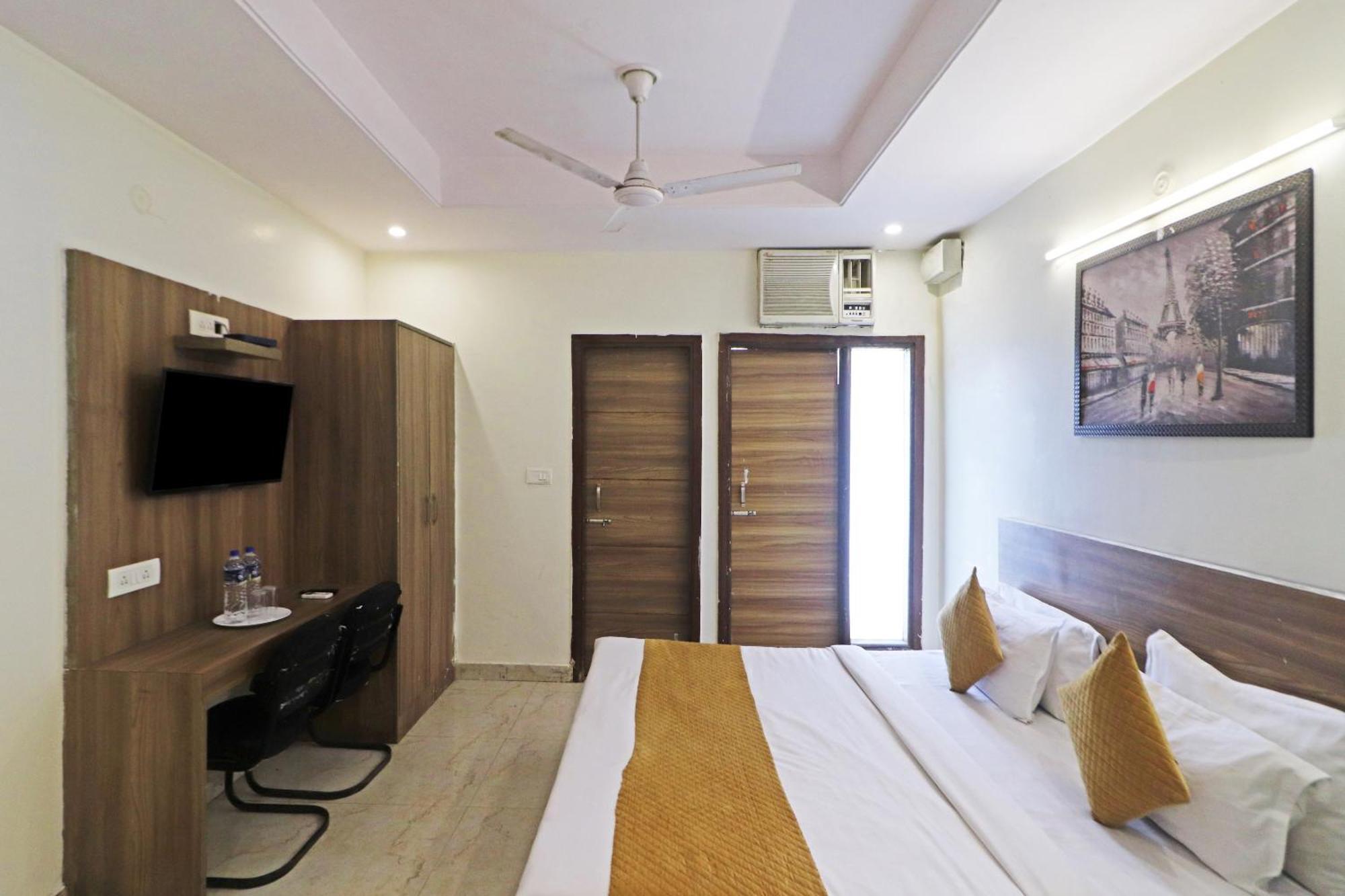 Hotel Aerostar Gold - Opposite Max Healthcare 델리 외부 사진