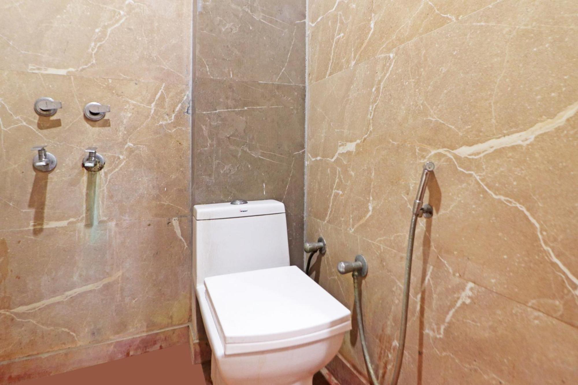 Hotel Aerostar Gold - Opposite Max Healthcare 델리 외부 사진