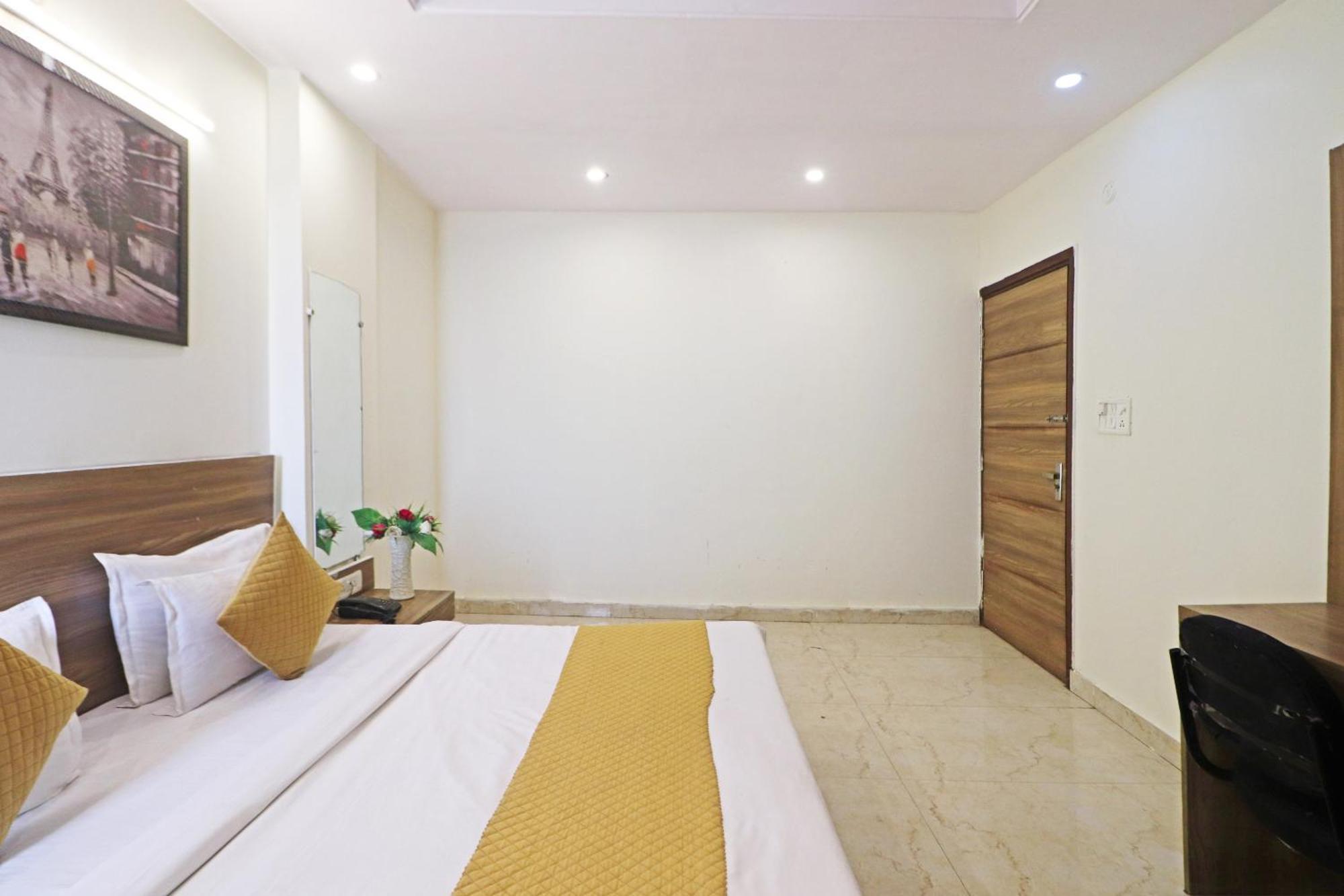 Hotel Aerostar Gold - Opposite Max Healthcare 델리 외부 사진
