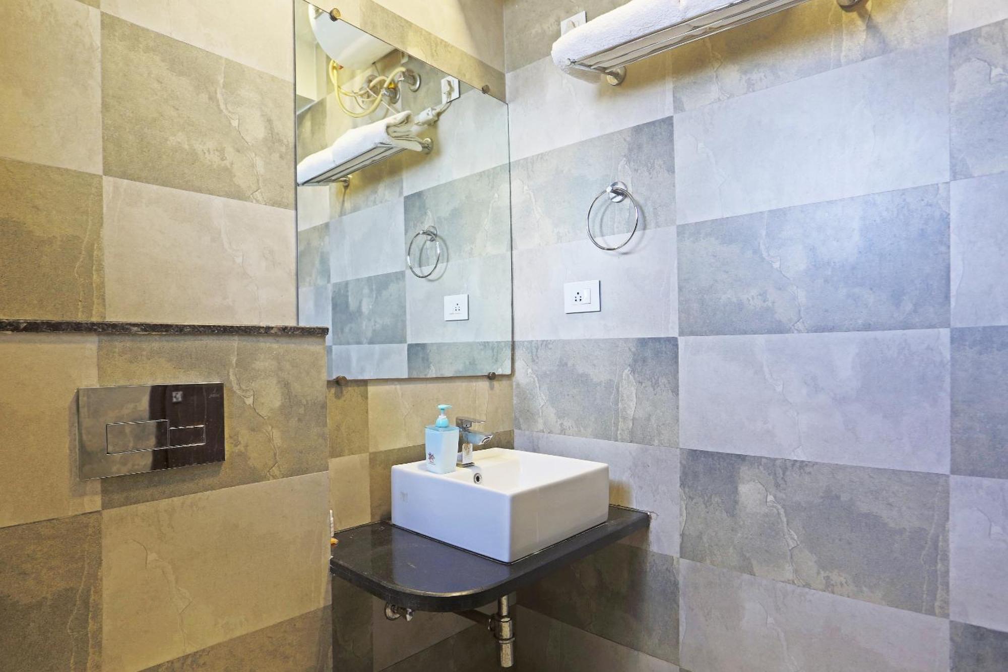 Hotel Aerostar Gold - Opposite Max Healthcare 델리 외부 사진